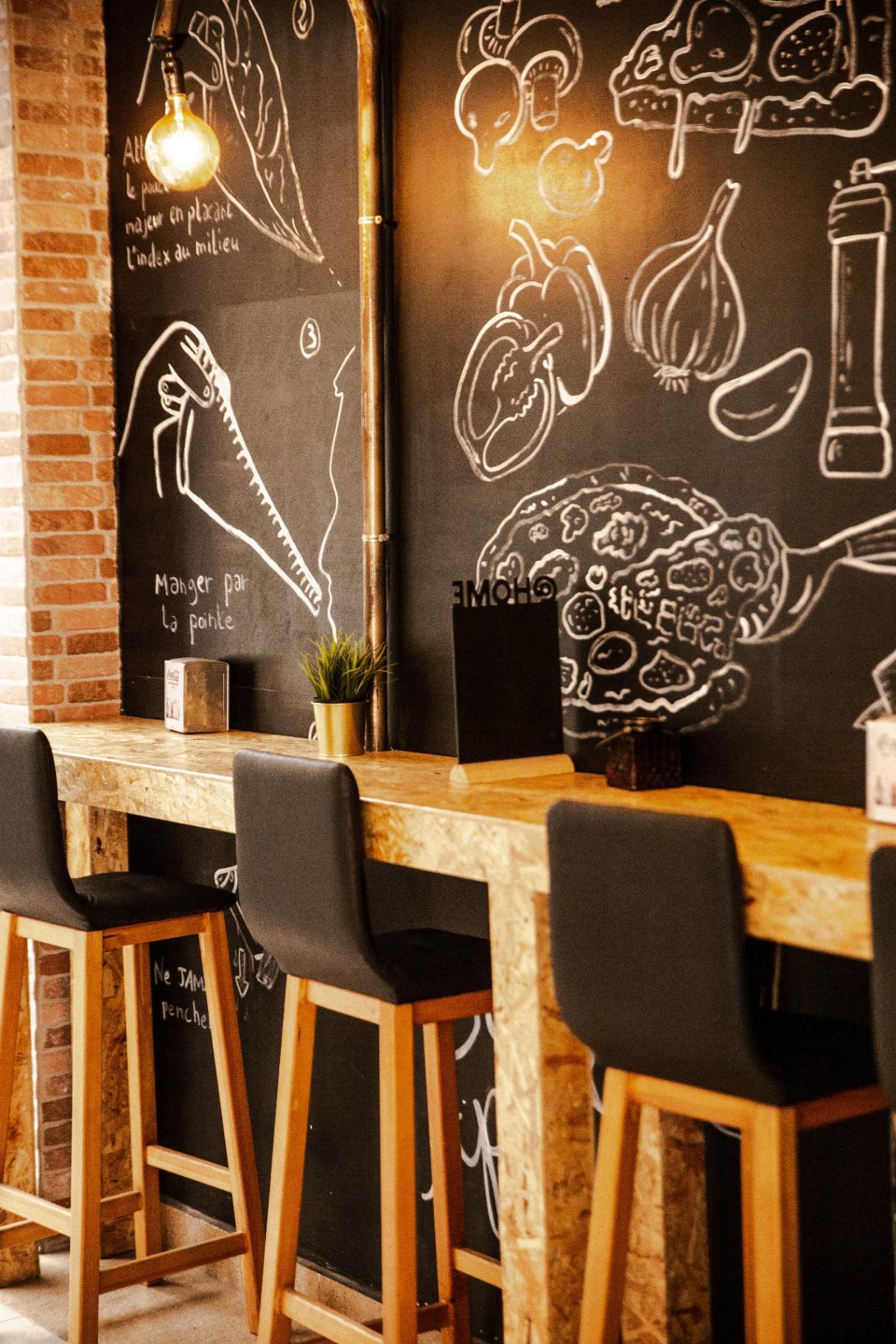 Het interieur van Pizzeria Barbapapa